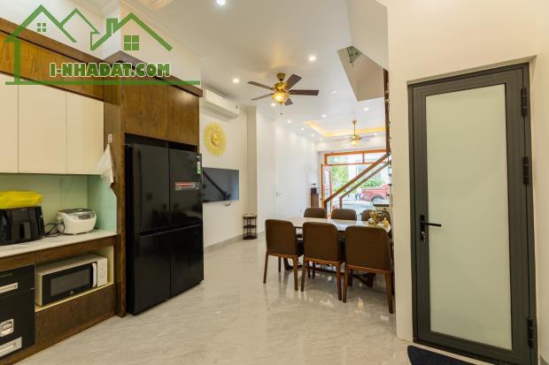Bán Gấp Nhà Phố Hoa Lư, Hai Bà Trưng Phân Lô, Ôtô gần 50m2x4T, giá 10.6 tỷ