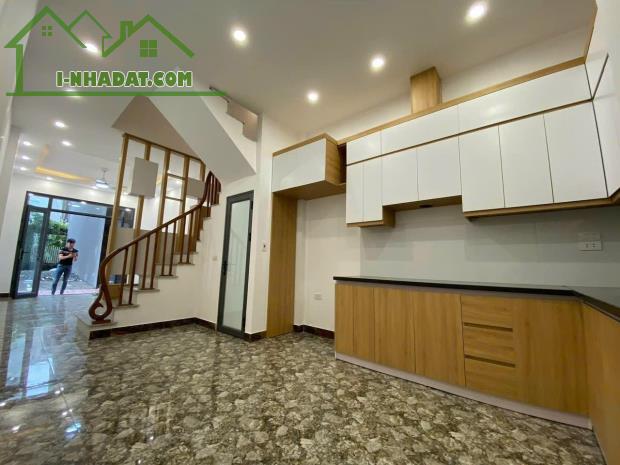 Bán liền kề cuối phố Trịnh Văn Bô 36m²*4T. Đường ô tô tránh nhau-vỉa hè thoáng. Giá 4tỷ - 4