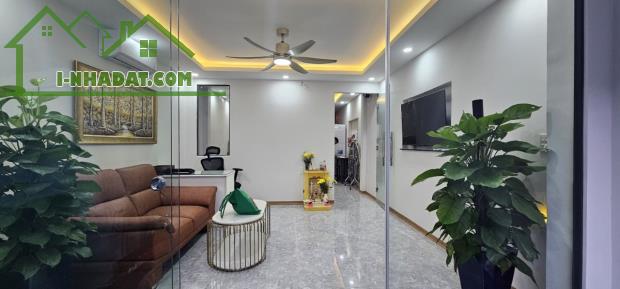 Bán nhà mặt tiền kinh doanh, Quận 10, Nhà mới 2 tầng đẹp, giá rẻ - 3