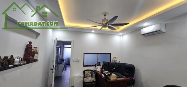 Bán nhà mặt tiền kinh doanh, Quận 10, Nhà mới 2 tầng đẹp, giá rẻ - 2