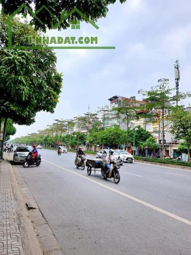Siêu Phẩm 7 Tầng Thang Máy Mặt Phố Nguyễn Văn Cừ, Vị Trí ĐẸP, KD Đỉnh, 60m2, Nhỉnh 26 Tỷ.
