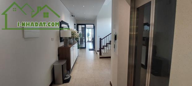 Bán nhà Phố Hồng Tiến, Vị Trí Đắc Địa, Gara, Bể Cá Koi, Đẹp Như Khách Sạn 5 Sao.