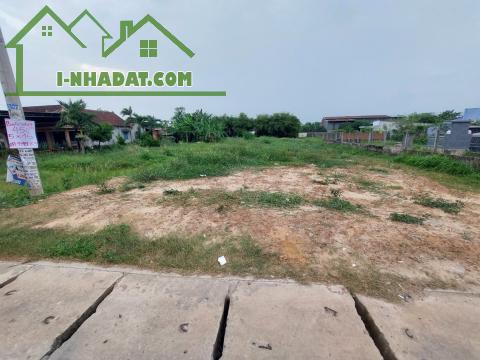 bán đất mặt tiền   Đức Hòa Thượng 10x 50m , giá 8.2 tỷ, thổ cư 100%, Đức Hòa, Long An .
