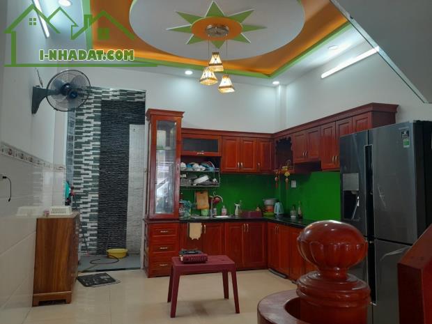 Nhà mặt tiền 5 tầng đẹp chỉ vào KD hoặc làm VP đường Lâm Thị Hố cực rẻ chỉ 6.8 tỷ.