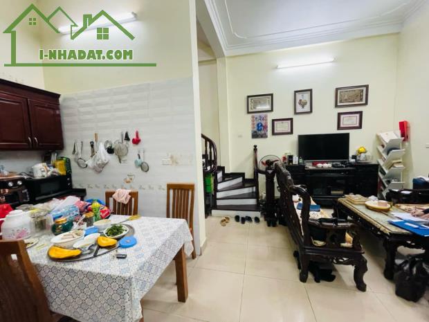 Bán nhà Cầu Giấy 40m x4t, mt 6,2m. Giá 6,8 tỷ. - 1