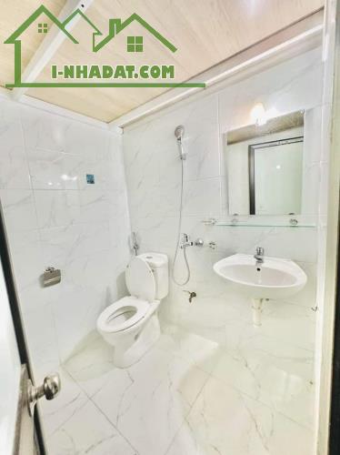 Bán toà CCMN tại Phùng Khoang. Nam Từ Liêm DT 151m x 7 T. MT12m. Nhỉnh 20 tỷ.