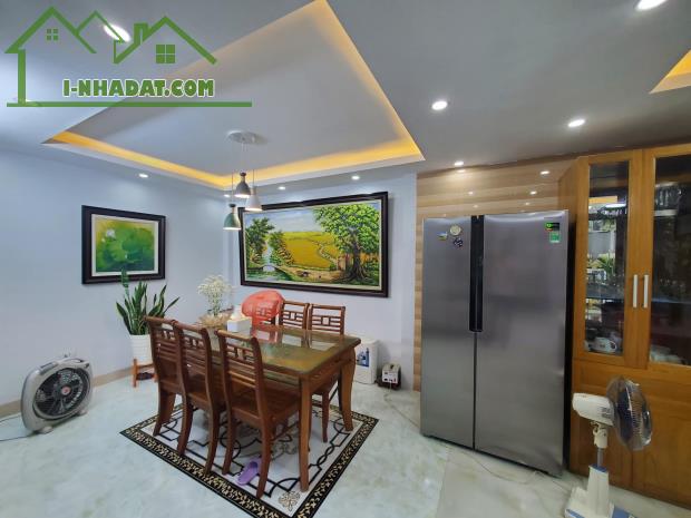 HIẾM!Nhà Mặt Phố Ái Mộ Vị,lô góc, Vỉa Hè Rộng,KD Đỉnh,55m2, Mt 4.5m, Nhỉnh 10 tỷ