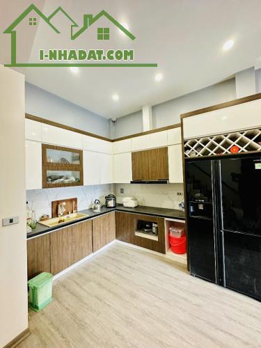 TÂY SƠN  - ĐỐNG ĐA - Ô TÔ TRÁNH - GARA 2 Ô TÔ - VIEW HỒ - KINH DOANH CỰC ĐỈNH. 51M2 4T - 2