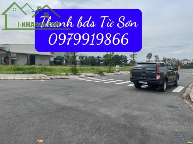 TẾT NHẤT ĐẾN NƠI RỒI BÀ CON Ạ 
BÁN ĐẤT TẶNG GIỎ QUÀ 
Diện tích 100 m mặt tiền 5 m 
Giá - 2