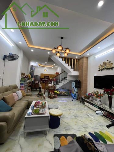 Định Cư Pháp Bán Gấp Nhà Đ.Lã Xuân Oai, P.Long Trường, Quận 9. Giá 2tỷ350/52m2/sổ sẳn - 1