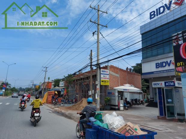 bán đất mặt tiền tỉnh lộ 10 dt 20x100m ngay trung tâm khu công nghiệp Đức Hòa, Long An