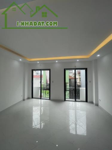 Bán nhà mới Di Trạch, phố Nhổn 30M2 xây 5 Tầng, ngõ rộng thoáng giá 3.1 tỷ - 4