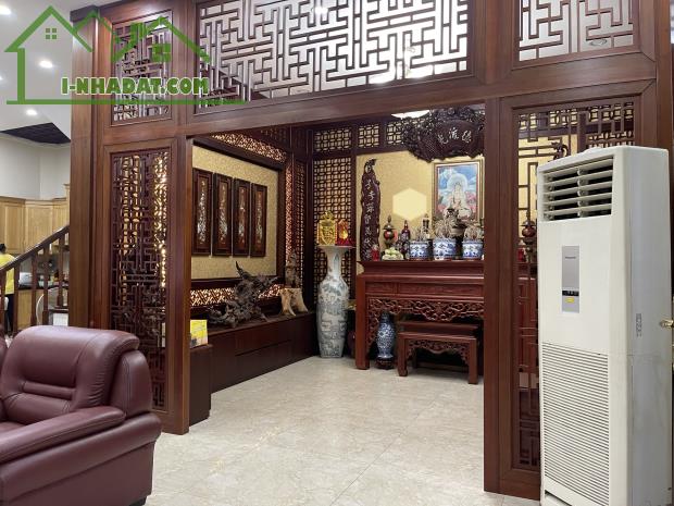 Biệt thự phố Huỳnh Văn Nghệ, Sống Đẳng Cấp, Hàng xóm Vinhomes Riverside.