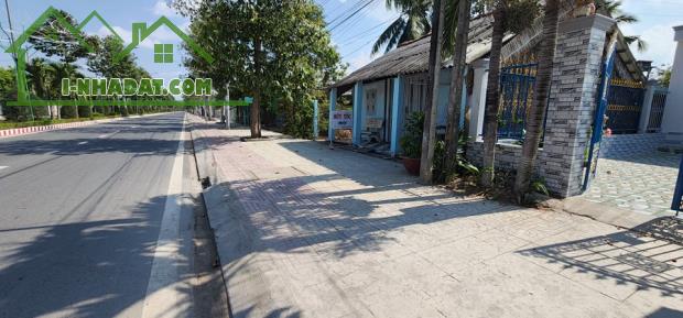 Bán đất trong hẽm đường 30/4, ấp Sa Bình, X.Long Đức, TP Trà Vinh. DT: 246,5m2 = 800 Tr - 2