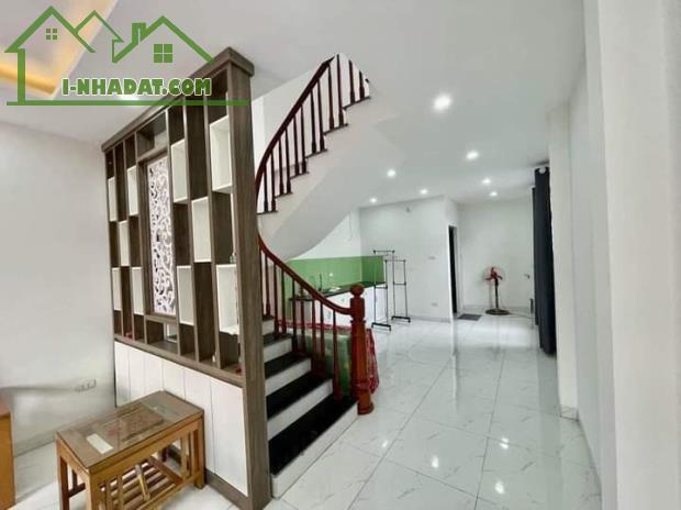 Siêu phẩm! Nhà mặt ngõ 48m2, lô góc- view hồ đẹp, ô tô đỗ cửa, có 1 0 2 - 1