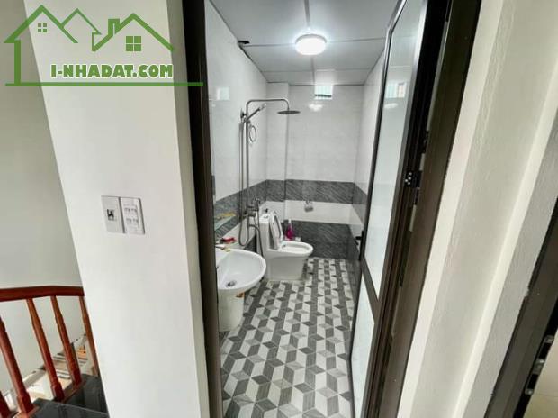 Siêu phẩm! Nhà mặt ngõ 48m2, lô góc- view hồ đẹp, ô tô đỗ cửa, có 1 0 2