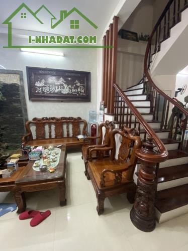 Bán nhà Trần Thái Tông – ô tô đô cửa – 115m2 giá chỉ 9,5 tỷ .
