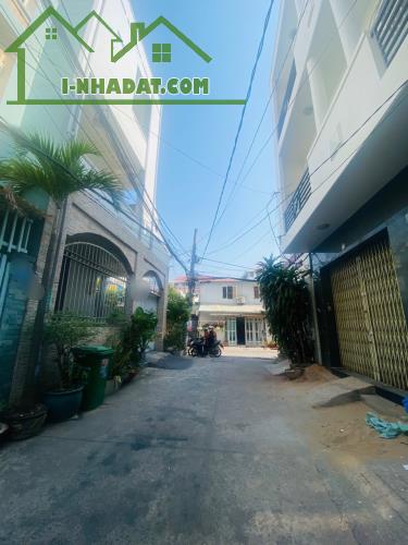 Nhà hẻm xe hơi, 120 m2 , 3 lầu , Bình Thạnh , giá 30.8 tỷ .