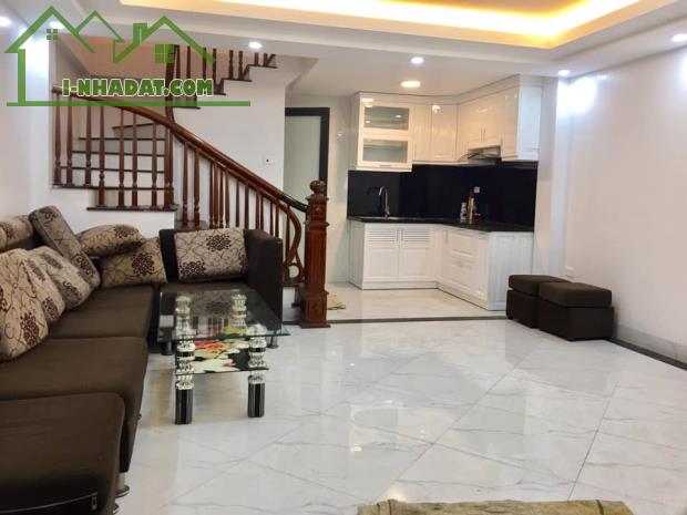 Chuyển Công Việc Bán Ngay Nhà Nguyễn Văn Cừ, Long Biên 5T; 35m2; giá 6,25 tỷ (Ngõ thông)