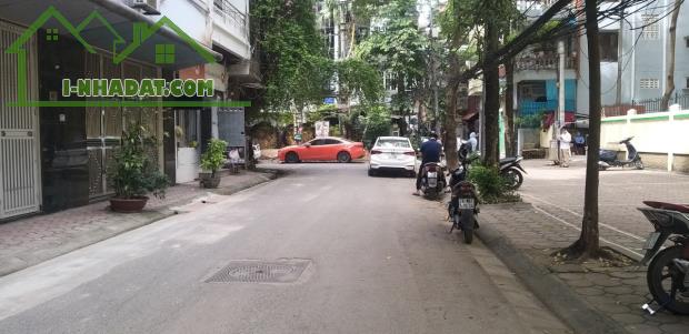 PHÂN LÔ THANG MÁY NGÕ 61- HOÀNG CẦU DT82m2 VỈA HÈ RỘNG - KINH DOANH