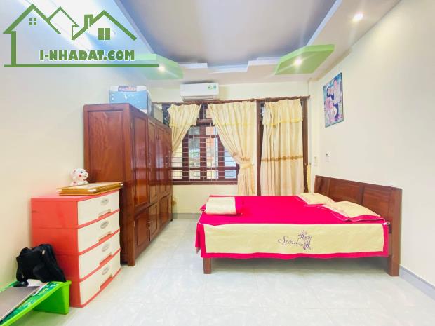 Nhà Dân Xây, Nguyễn Văn Cừ, Long Biên 33m2, 5T giá 5,85 tỷ (lô góc, gần ô tô) - 2