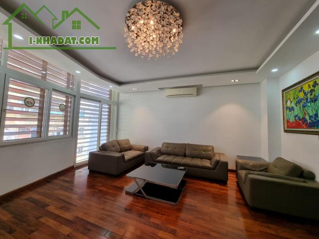 Bán nhà phố Chu Huy Mân, cửa ngõ Vinhomes Long Biên, 6 tầng, giá hơn 26 tỷ