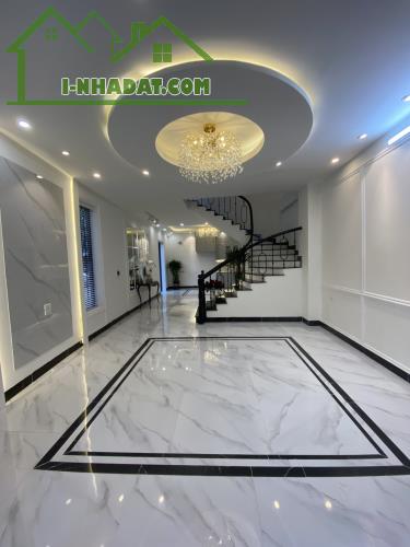 BÁN GẤP NHÀ ĐẸP PHỐ NGUYỄN VĂN CỪ -  LÔ GÓC, 4T, 70M2, MT 5M – GARA Ô TÔ. GIÁ 11 TỶ - 5