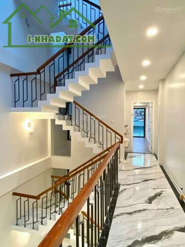 Cần bán nhà 86m2 thiết kế độc đáo phố Nguyễn Văn Cừ Gara 2ô tô, 6T thang máy, nhỉnh 13 tỷ
