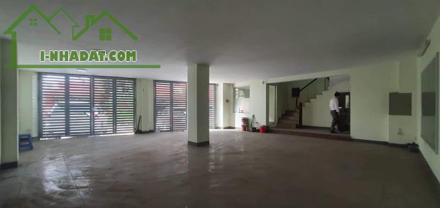 Bán tòa nhà Văn phòng phố Vũ Đức Thận, Cạnh chợ Việt Hưng. DT100m, MT6m! 22 tỷ - 2