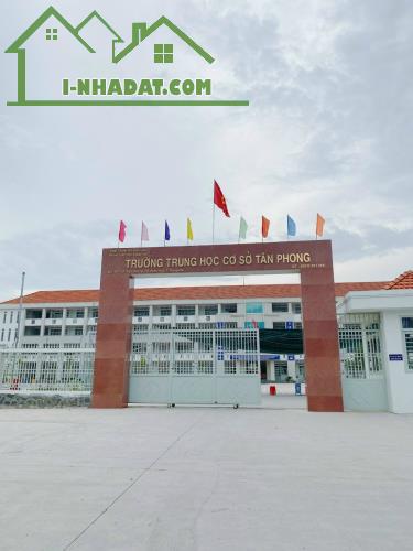 BÁN RẺ NHÀ ĐẤT TÂN PHONG 1TRỆT 1LẦU SỔ HỒNG RIÊNG THỔ CƯ ĐƯỜNG OTO GẦN CHỢ, NHÀ THỜ