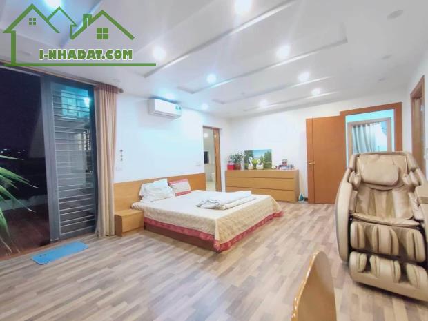 BÁN GẤP NHÀ BIỆT THỰ 4 TẦNG PHỐ NGUYỄN VĂN CỪ - LONG BIÊN, 126M, MT 8M . GIÁ 25 TỶ