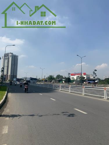Nhà giá rẻ mặt tiền đường Nguyễn Văn Linh Q.7