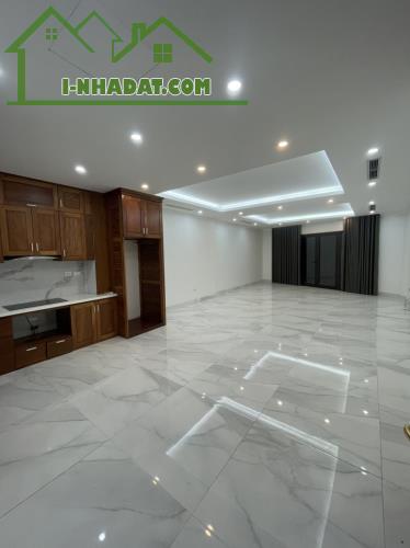 Nhà phố Nguyễn Sơn, VIP Quận Long Biên, 5 Tầng, Thang Máy, Vị trí Đắc Địa. - 1