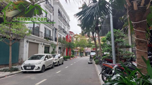 Nhà phố Nguyễn Sơn, VIP Quận Long Biên, 5 Tầng, Thang Máy, Vị trí Đắc Địa.