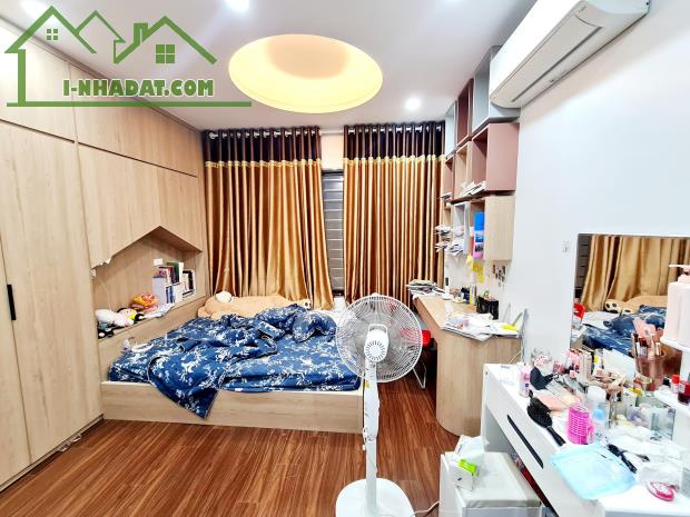 💥 Bán nhà Mặt phố Giáp Bát, Hoàng Mai, 72m2 6T Thang máy, Nhà mới KD, Chỉ 17.8 Tỷ 💥