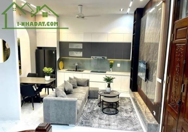 Nhỉnh 3 tỷ có Nhà Đình Quán, 38m2 x 5T, ô tô ở luôn, gần hồ, ngõ thông, nội thất đẹp - 1