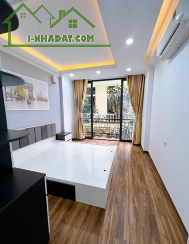 Nhỉnh 3 tỷ có Nhà Đình Quán, 38m2 x 5T, ô tô ở luôn, gần hồ, ngõ thông, nội thất đẹp
