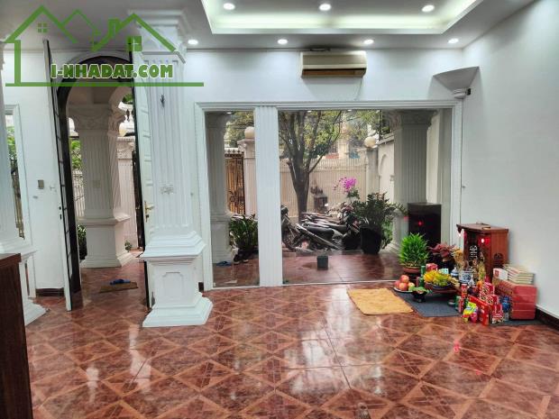 Cần bán biệt thự sân vườn Cầu Giấy 185m2, 4T, mt 10m ô tô, kinh doanh - 5