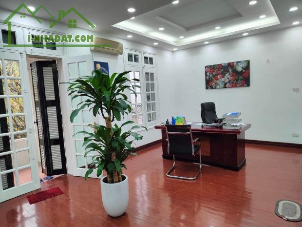 Cần bán biệt thự sân vườn Cầu Giấy 185m2, 4T, mt 10m ô tô, kinh doanh - 3