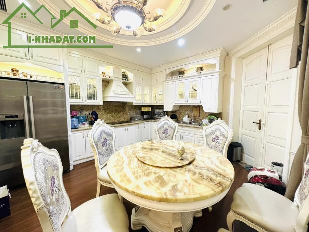 Cần bán gấp biệt thự khu VIP Cầu Giấy 180m2, 5T, lô góc, thang máy, tặng nội thất xịn, - 3