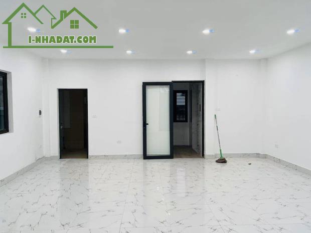 Bán gấp nhà mặt phố Trần Khát Chân, quận Hai Bà Trưng, Hà Nội 70m2* 5 tầng, MT 6.5m, giá 2 - 5