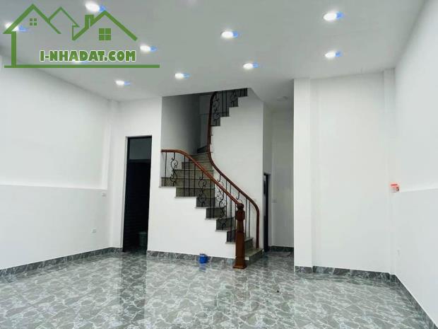 Bán gấp nhà mặt phố Trần Khát Chân, quận Hai Bà Trưng, Hà Nội 70m2* 5 tầng, MT 6.5m, giá 2 - 3