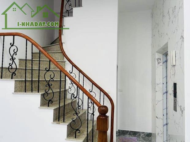 Bán gấp nhà mặt phố Trần Khát Chân, quận Hai Bà Trưng, Hà Nội 70m2* 5 tầng, MT 6.5m, giá 2 - 1