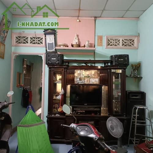 Bán nhà giá rẻ đối diện cổng chào Mỹ Phước 3,chủ về quê cần bán gấp