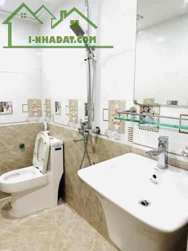 Bán Nhà Kim Giang – Thanh Xuân , DT 44m2 , 5 Tầng , Giá Nhỉnh 5  tỷ , ngõ ô tô Tránh