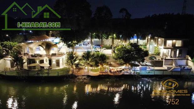 Hot! Bán Resort 2200m2 đầy đủ tiện nghi view Sông Đồng Nai, ngay UB xã Thiện Tân giá 23 tỷ