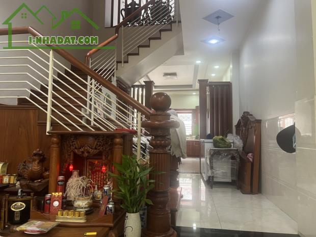 Nhà 100m2, 4 tầng ngay Sân Goll Tân Sơn Nhất phù hợp khách mua ỏ, Kinh Doanh.