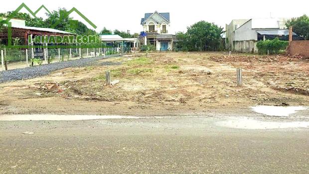 CẦN BÁN 1560M2 ĐẤT THỔ CƯ SHR MẶT TIỀN TỈNH LỘ CẠNH CHỢ, UBND, KCN DÂN ĐÔNG GIÁ 215 TRIỆU