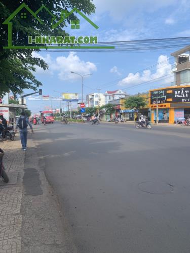 LÀM ĂN THUA LỖ BÁN GẤP (1.560M2) ĐẤT THỔ CƯ SÁT TRUNG TÂM THỊ XÃ BÌNH LONG GIÁ- 395 TRIỆU - 4
