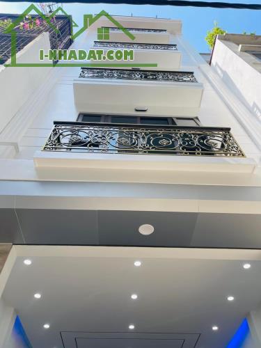 CC bán nhà Phân lô Giang Văn Minh TT Ba Đình ĐT 60 m2, 6 tầng Giá 16 tỷ. Lh 0915229868